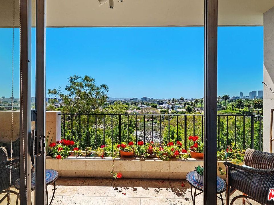 1st image of 818 N Doheny Dr APT 606