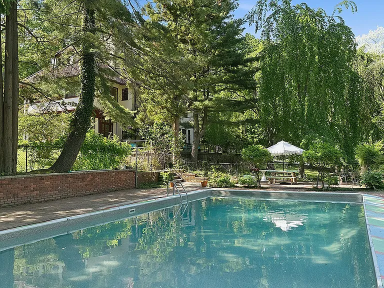 111 Lexow Ave — Photo 43