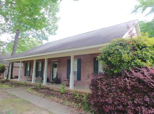 420 Drake Cir, Columbus, MS 39702