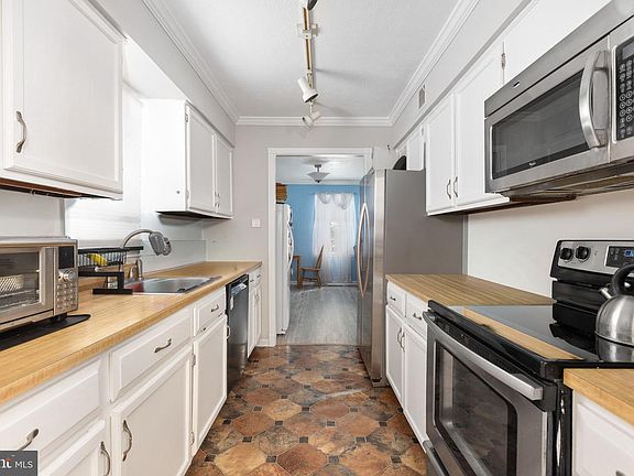 3rd image of 3080 Tecumseh Ct