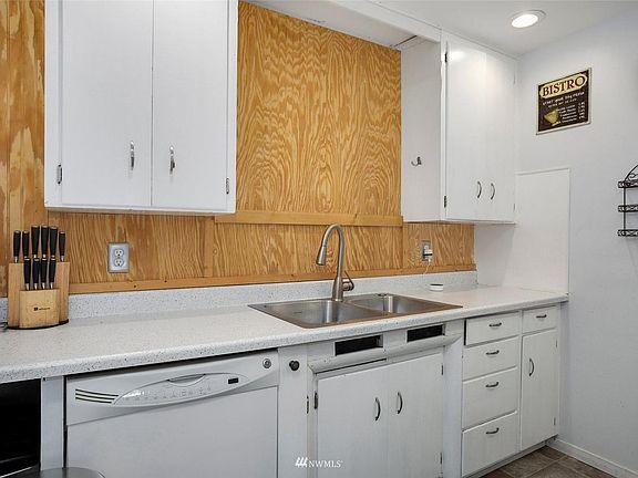 5th image of 4652 N Visscher St