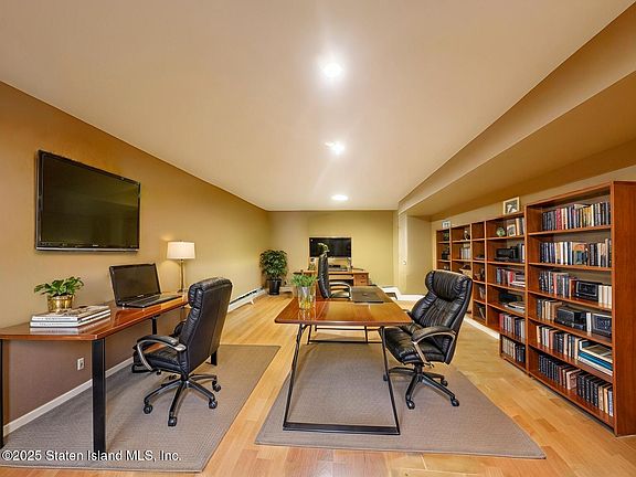 3rd image of 586 Oder Ave