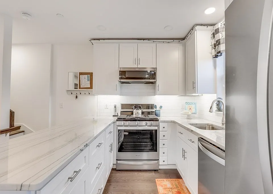 44 W Eagle St #3
