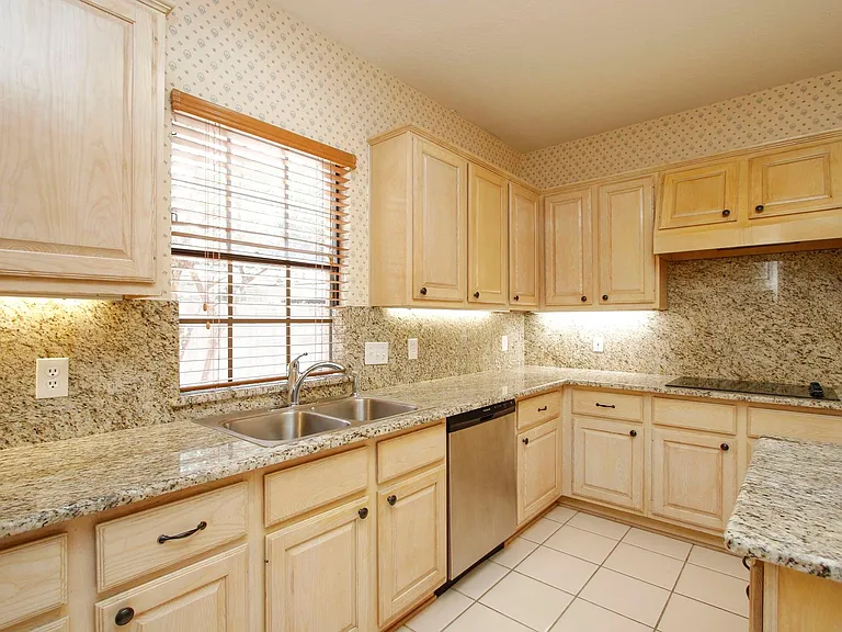 13618 Shadow Falls Ct — Photo 20