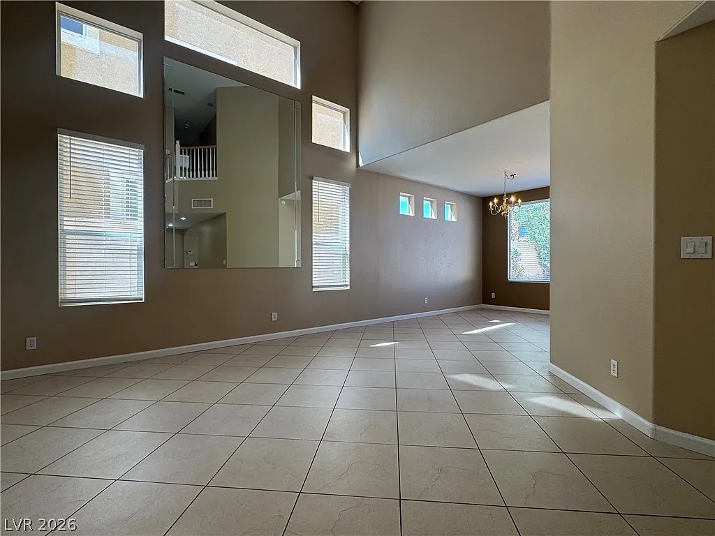 4 bed, 3.0 bath, 2346 sqft, $2,875 — Photo 4
