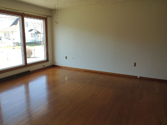 2nd image of 5576 Endicott Ave
