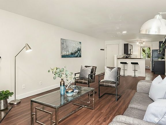 3rd image of 718 Kirkland Cir