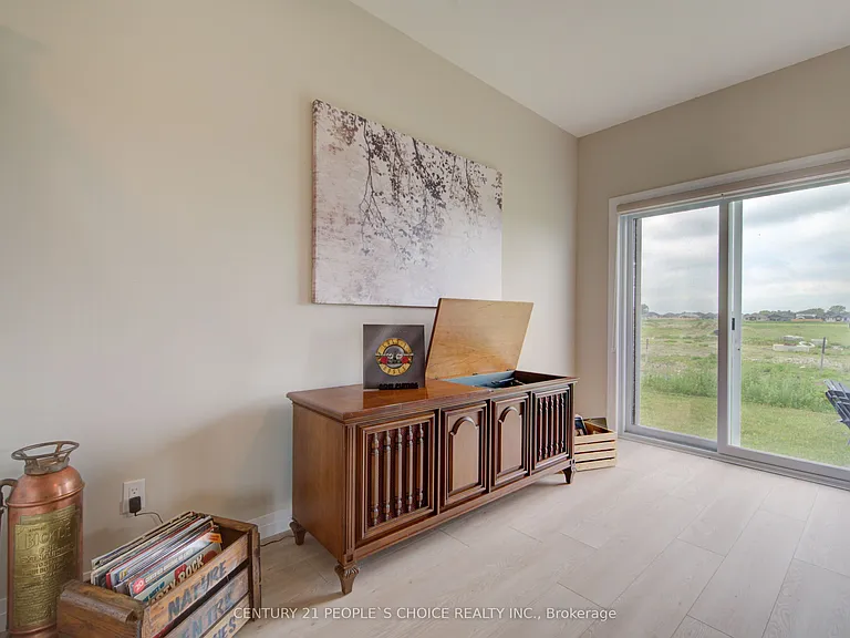 377 Bradshaw Dr — Photo 17