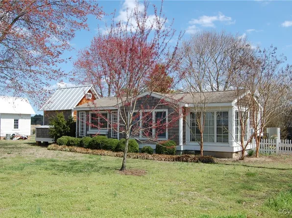 19 Riverside Dr, Lancaster, VA 22503