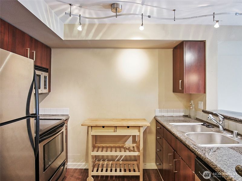 4th image of 108 5th Avenue S #504