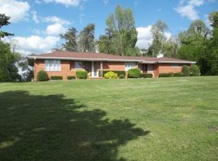 411 Meadows Hill Dr, Dawson Springs, KY 42408