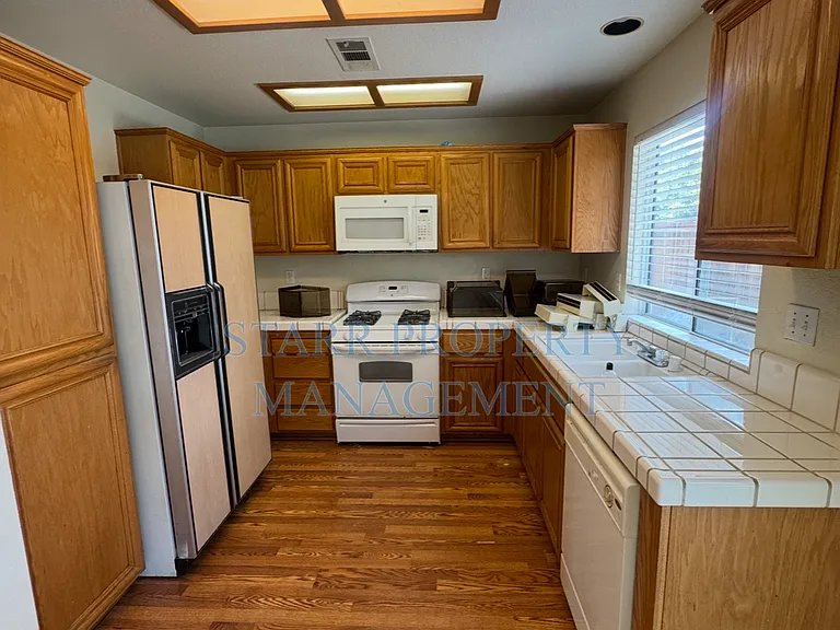 4355 Legacy Ct — Photo 5