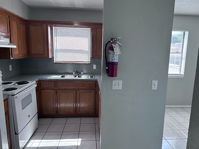 Las Violetas Apartments — Photo 60