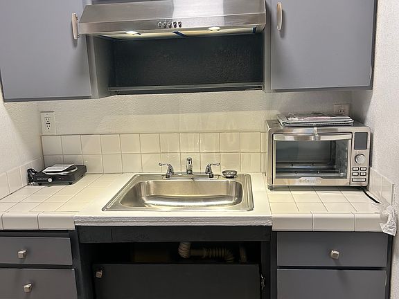 3rd image of 3775 Paradise Ave APT 3