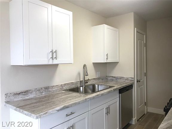 3rd image of 3445 Villa Knolls South Dr