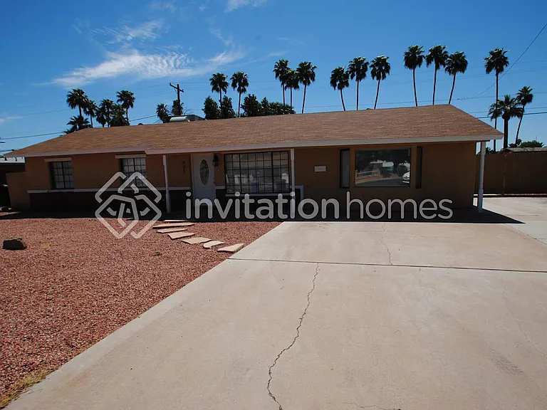 907 N Wedgewood Dr — Photo 1