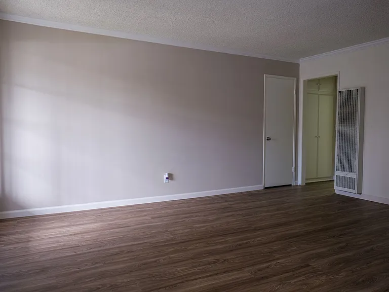 Tustin Villas — Photo 5