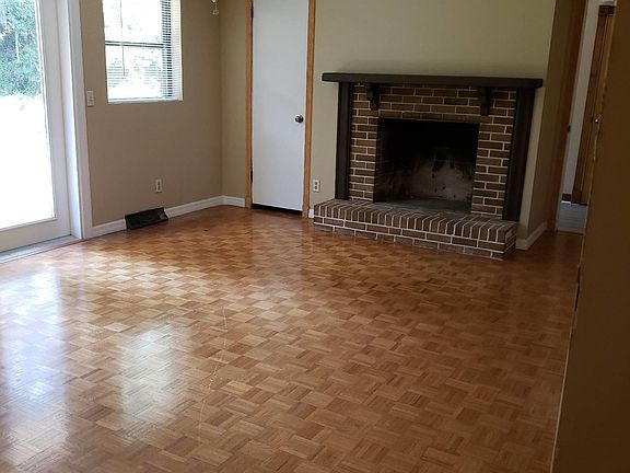 4th image of 7158 Hanson Dr N