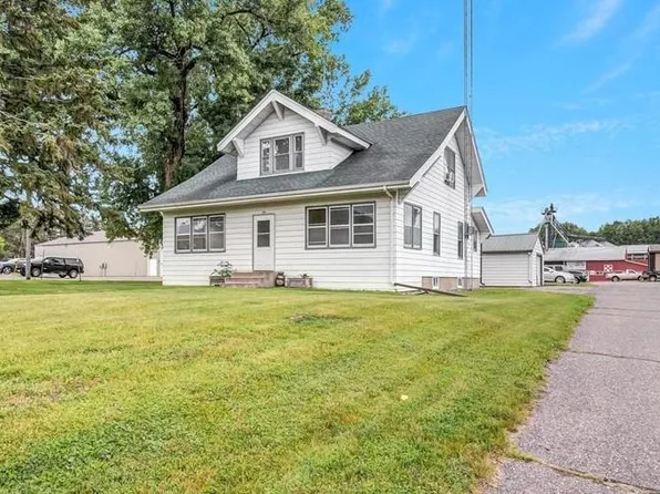 108 N Main St, Upsala, MN 56384