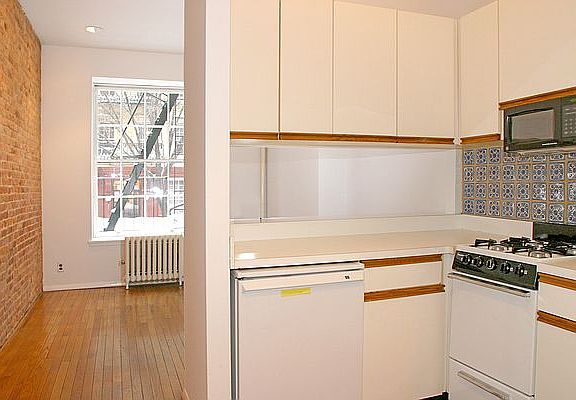 3rd image of 324 E 81st St APT 1FW