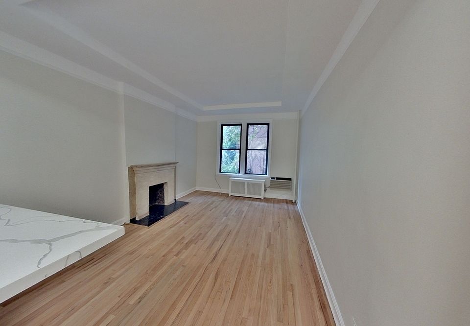 1st image of 118 E 19th St #S2s