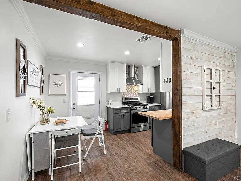 586 Del Mar Ave — Photo 16