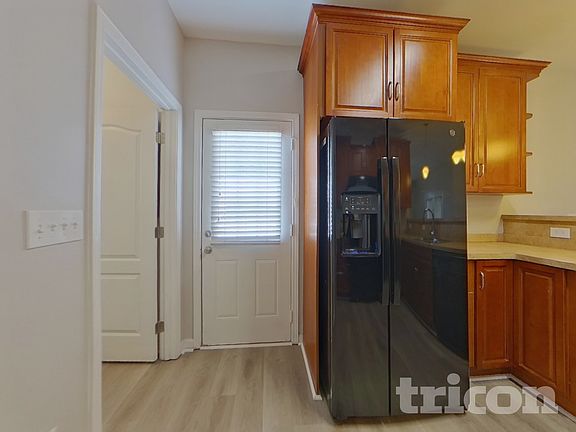 5th image of 4758 Arden Dr