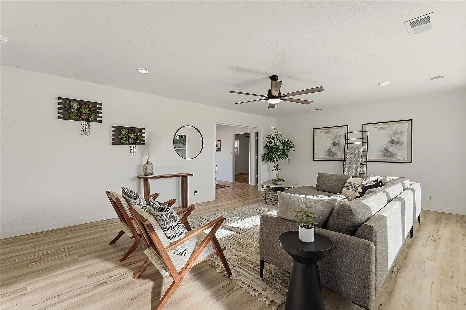 4 bed, 1951 sqft, $2,550 — Photo 1