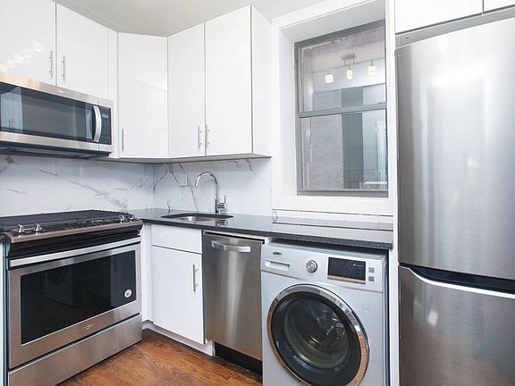 3rd image of 2918 Frederick Douglass Blvd #4R