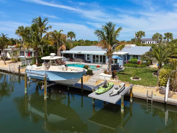 612 Emerald Ln, Holmes Beach, FL 34217