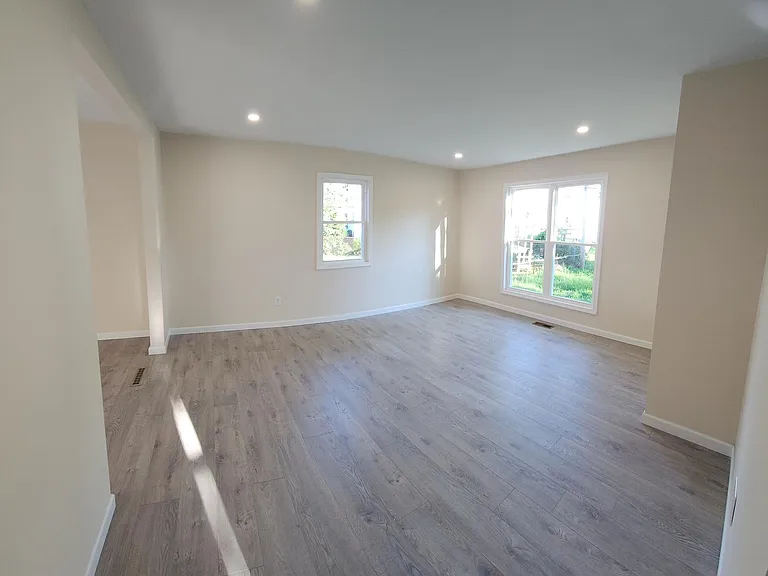 20 Oak Ave — Photo 22