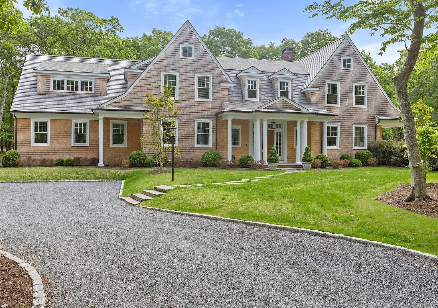 Beautiful Home Close to All: Bay, Village, Ocean, Restaurants — Photo 1