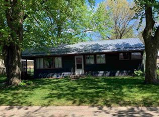 1002 Kathey Dr, Maquoketa, IA 52060