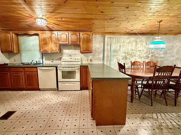5th image of 1138 Hogback Rd