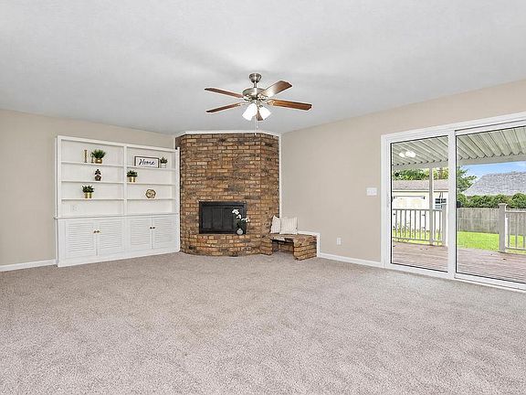 5th image of 305 NW Obrien Rd