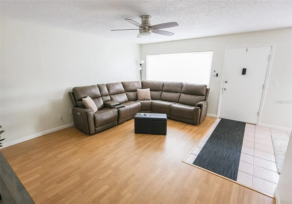 2 bed, 2.0 bath, 964 sqft, $1,600 — Photo 2