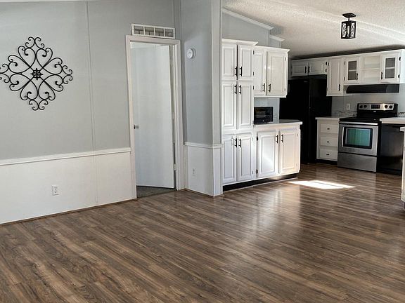 3rd image of 275 Golf Dr