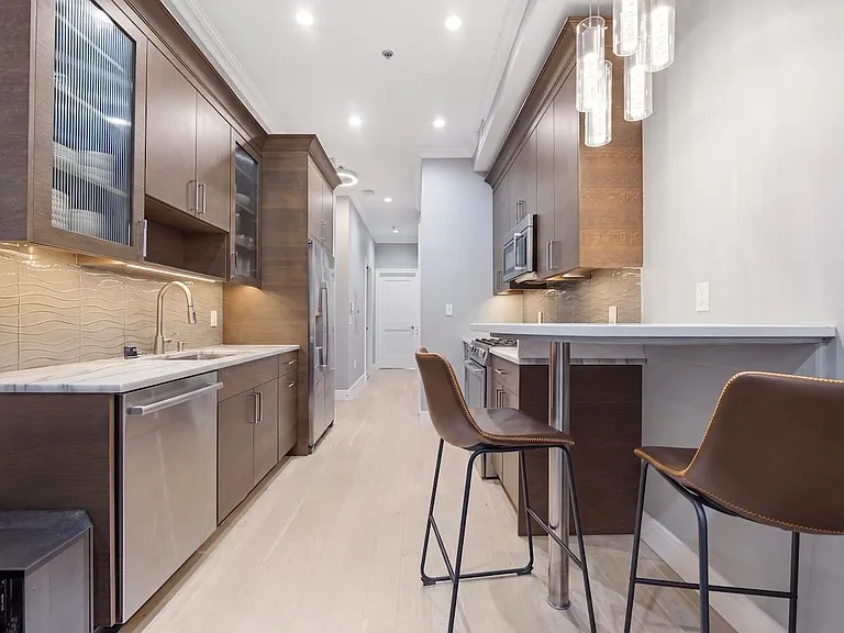 313 Washington St #4 — Photo 8