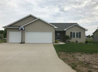 522 Spruce Dr, Wapello, IA 52653