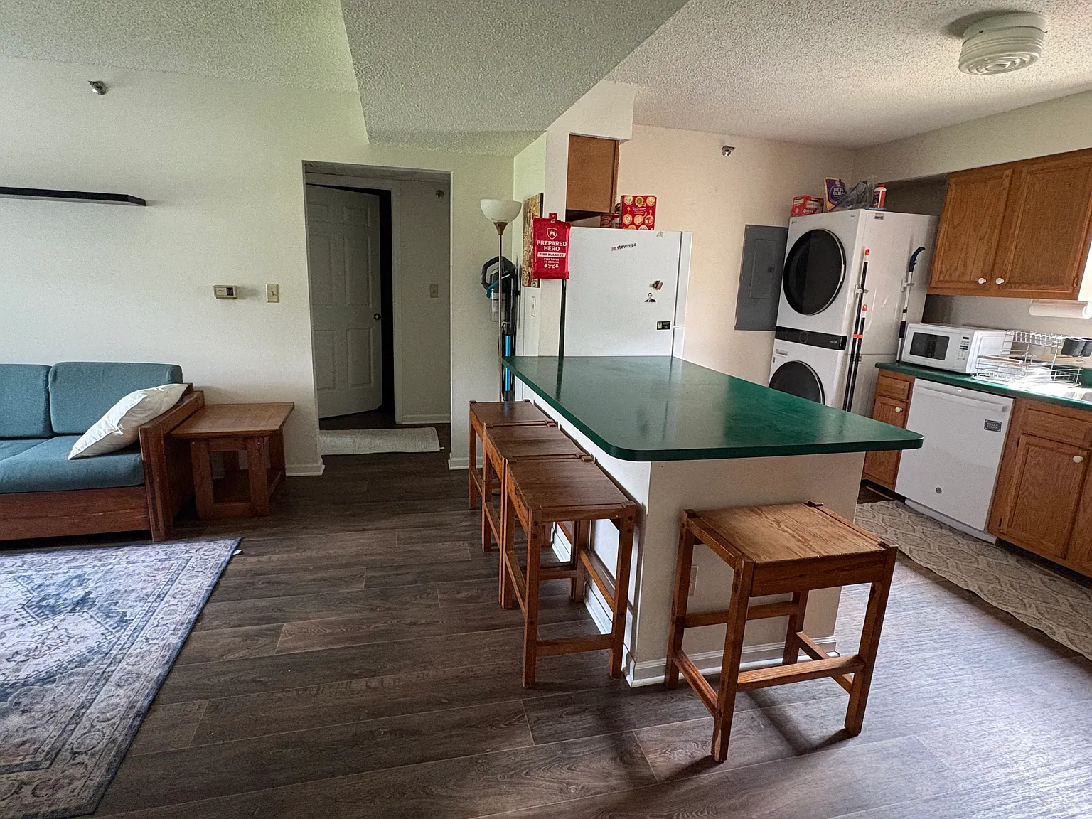 4 bed, 1040 sqft, $2,700 — Photo 4