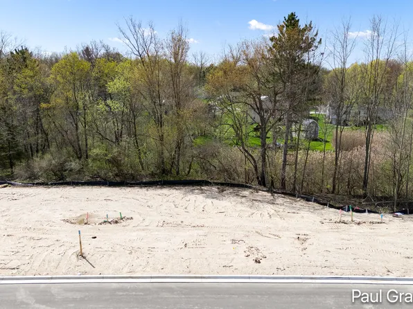 3060 Creek Dr SE, Grand Rapids, MI 49512