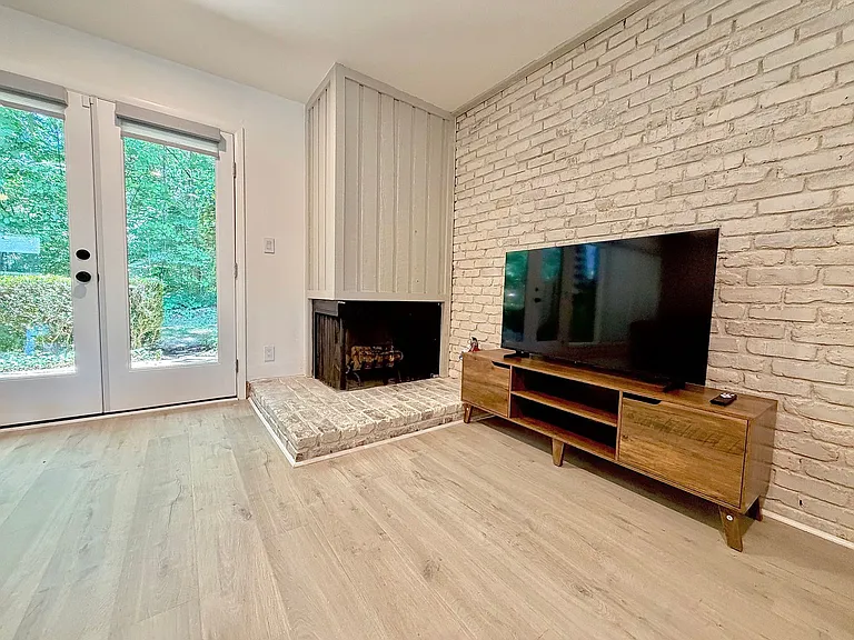 907 Oak Tree Dr — Photo 8
