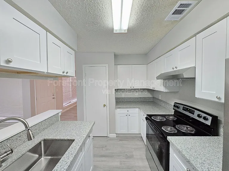 5507 Roanwood — Photo 9