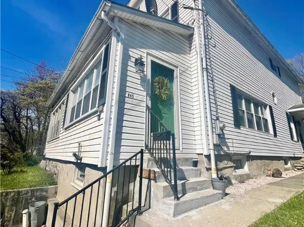 845 W Pennsylvania Ave, Pen Argyl, PA 18072
