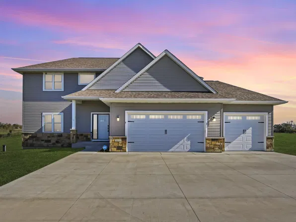 1611 92nd St, New Richmond, WI 54017