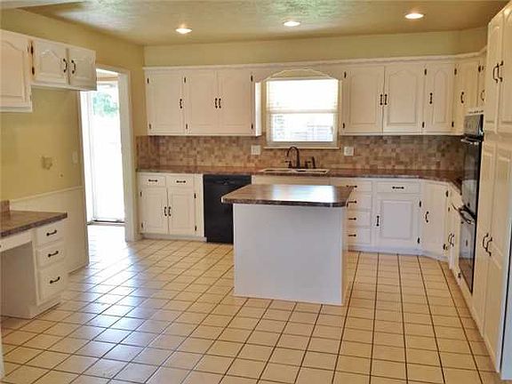2nd image of 3508 N Thompkins Ave