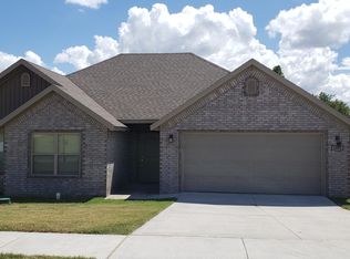 1004 Glass St, Cave Springs, AR 72718