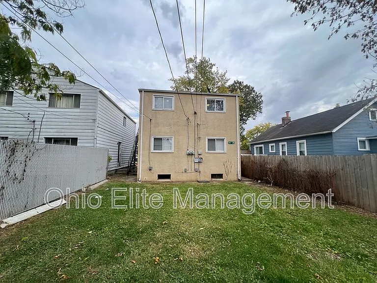 397 1/2 S Ogden Ave — Photo 3
