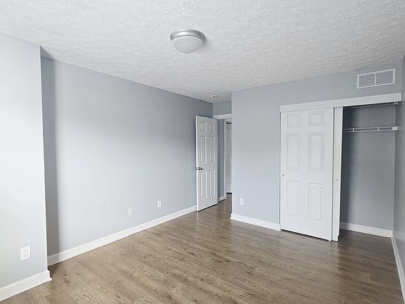 5th image of 944 Philadelphia Dr