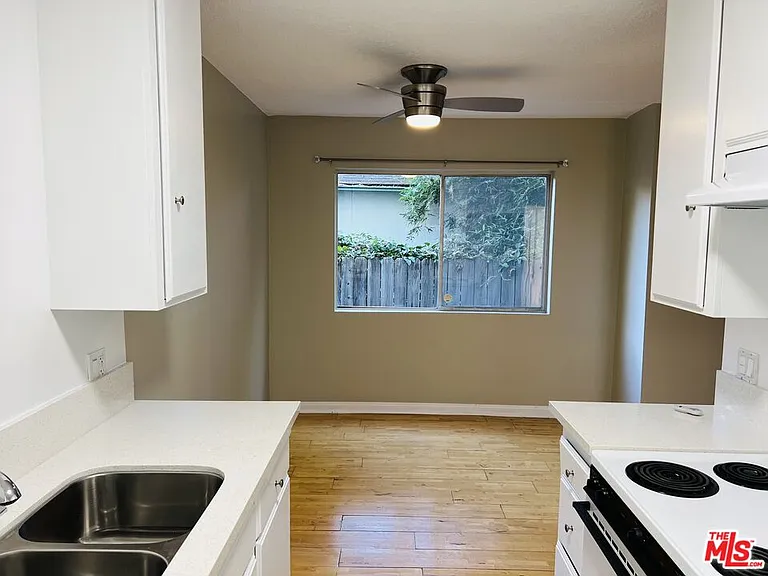 1646 Franklin St #B — Photo 7